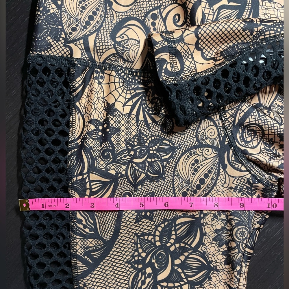ABS2BE Floral/Paisley Leggings with Mesh Sides & Scrunch Booty - Picture 11 of 11